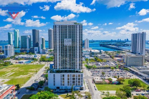 Condominio en venta en Miami, Florida, 2 dormitorios, 94.57 m2 № 1737978 - foto 2