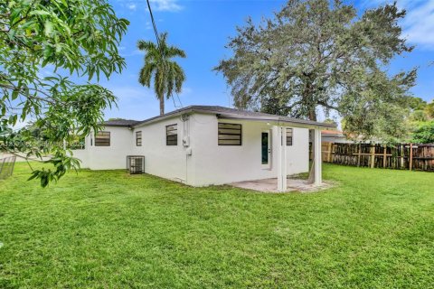 House in North Miami Beach, Florida 3 bedrooms, 117.43 sq.m. № 2400598 - photo 8