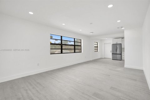 House in North Miami Beach, Florida 3 bedrooms, 117.43 sq.m. № 2400598 - photo 15
