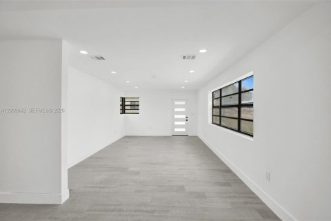 House in North Miami Beach, Florida 3 bedrooms, 117.43 sq.m. № 2400598 - photo 26