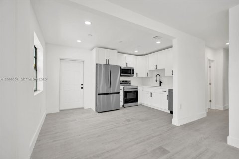 House in North Miami Beach, Florida 3 bedrooms, 117.43 sq.m. № 2400598 - photo 17