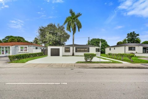House in North Miami Beach, Florida 3 bedrooms, 117.43 sq.m. № 2400598