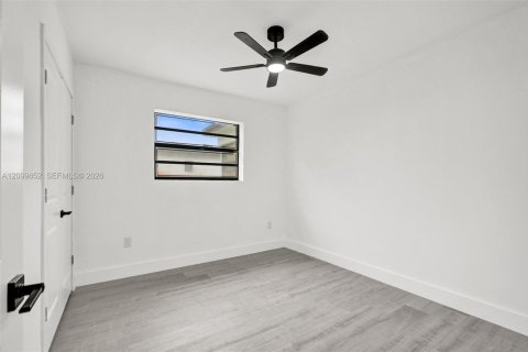 House in North Miami Beach, Florida 3 bedrooms, 117.43 sq.m. № 2400598 - photo 29