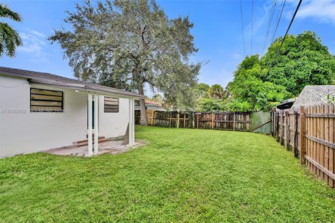 House in North Miami Beach, Florida 3 bedrooms, 117.43 sq.m. № 2400598 - photo 9