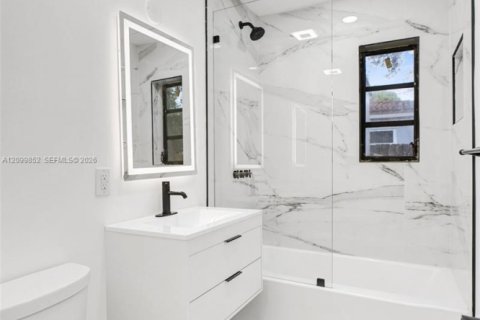 House in North Miami Beach, Florida 3 bedrooms, 117.43 sq.m. № 2400598 - photo 28