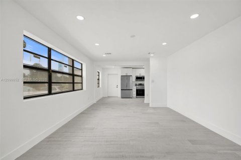 House in North Miami Beach, Florida 3 bedrooms, 117.43 sq.m. № 2400598 - photo 16