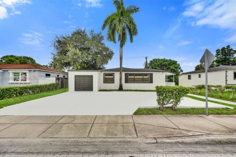 House in North Miami Beach, Florida 3 bedrooms, 117.43 sq.m. № 2400598 - photo 6