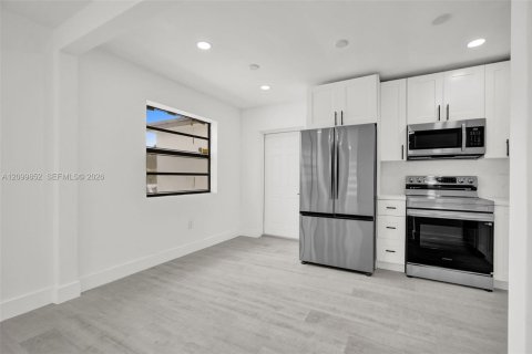 House in North Miami Beach, Florida 3 bedrooms, 117.43 sq.m. № 2400598 - photo 21