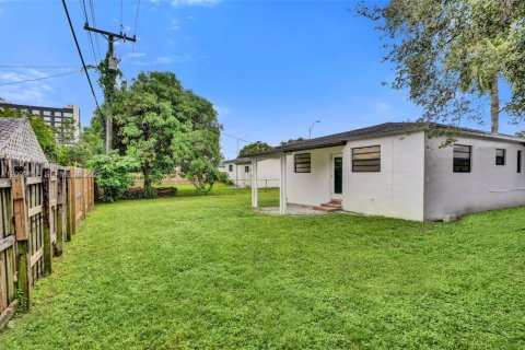 House in North Miami Beach, Florida 3 bedrooms, 117.43 sq.m. № 2400598 - photo 11