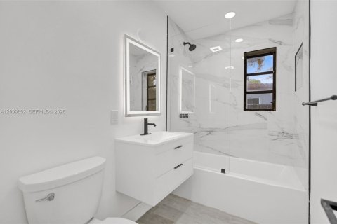 House in North Miami Beach, Florida 3 bedrooms, 117.43 sq.m. № 2400598 - photo 27