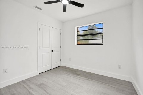 House in North Miami Beach, Florida 3 bedrooms, 117.43 sq.m. № 2400598 - photo 30