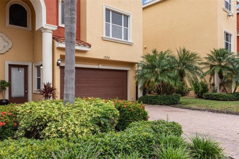 Touwnhouse à vendre à Palmetto, Floride: 4 chambres, 264.59 m2 № 2436763 - photo 2