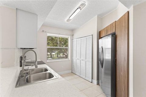 Снять в аренду кондоминиум в Пемброк-Пайнс, Флорида 2 спальни, 101.36м2, № 1989315 - фото 25