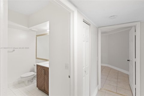 Снять в аренду кондоминиум в Пемброк-Пайнс, Флорида 2 спальни, 101.36м2, № 1989315 - фото 28