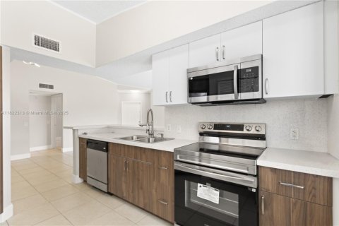 Снять в аренду кондоминиум в Пемброк-Пайнс, Флорида 2 спальни, 101.36м2, № 1989315 - фото 27