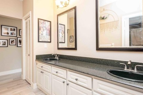 House in Sanford, Florida 3 bedrooms, 188.5 sq.m. № 1818934 - photo 22