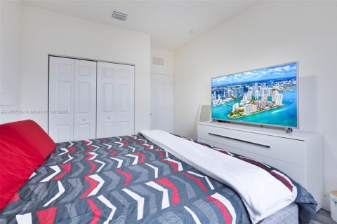 Снять в аренду таунхаус в Майами, Флорида 4 спальни, 164.34м2, № 1976262 - фото 19