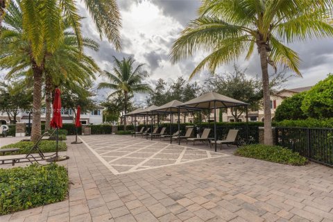 Снять в аренду таунхаус в Майами, Флорида 4 спальни, 164.34м2, № 1976262 - фото 27