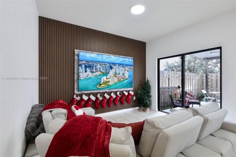 Снять в аренду таунхаус в Майами, Флорида 4 спальни, 164.34м2, № 1976262 - фото 17