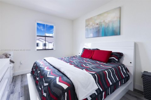 Снять в аренду таунхаус в Майами, Флорида 4 спальни, 164.34м2, № 1976262 - фото 20