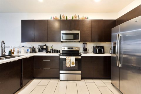 Снять в аренду таунхаус в Майами, Флорида 4 спальни, 164.34м2, № 1976262 - фото 8