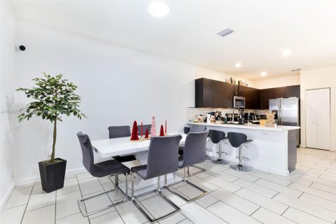 Снять в аренду таунхаус в Майами, Флорида 4 спальни, 164.34м2, № 1976262 - фото 6