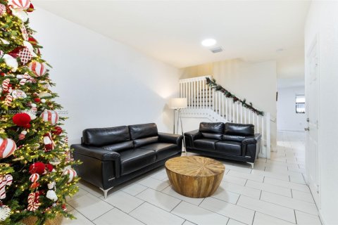 Снять в аренду таунхаус в Майами, Флорида 4 спальни, 164.34м2, № 1976262 - фото 4