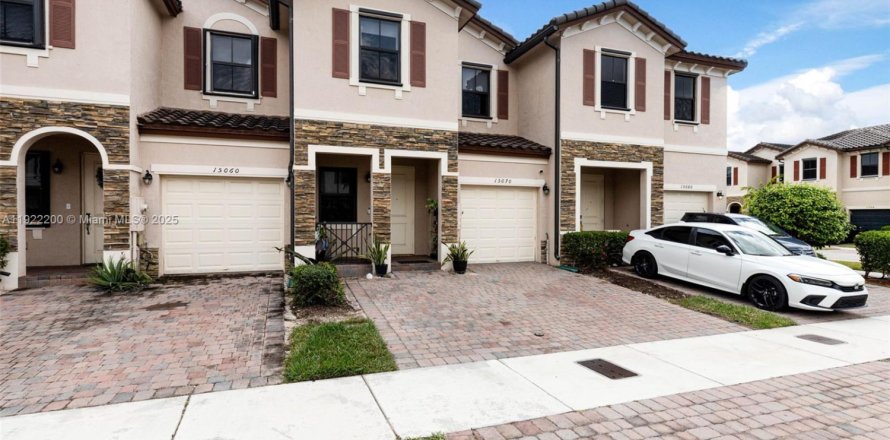 Таунхаус в Майами, Флорида 4 спальни, 164.34м2 № 1976262