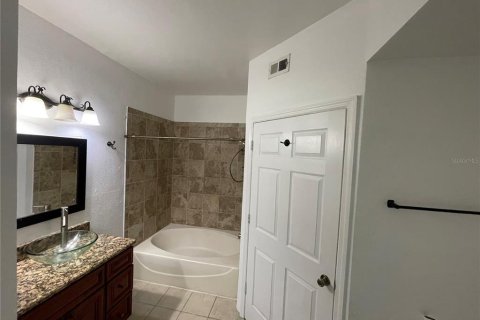 Condo in Orlando, Florida, 2 bedrooms  № 2231617 - photo 17