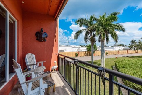 Adosado en venta en Tarpon Springs, Florida, 2 dormitorios, 240.43 m2 № 1877177 - foto 25