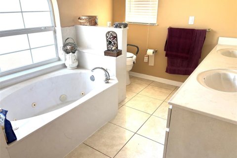 House in Ocala, Florida 2 bedrooms, 209.59 sq.m. № 2239997 - photo 15
