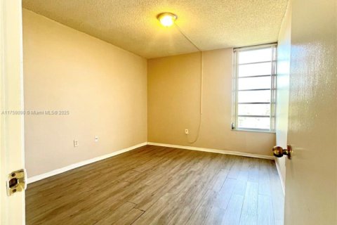Condominio en venta en Miami, Florida, 1 dormitorio, 63.17 m2 № 1505714 - foto 16