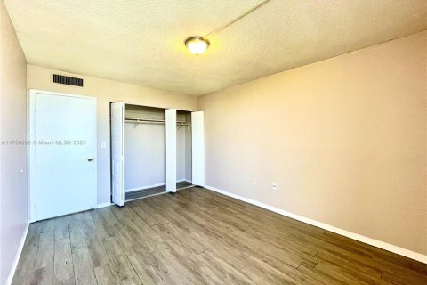 Condominio en venta en Miami, Florida, 1 dormitorio, 63.17 m2 № 1505714 - foto 15