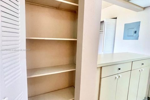 Condominio en venta en Miami, Florida, 1 dormitorio, 63.17 m2 № 1505714 - foto 12