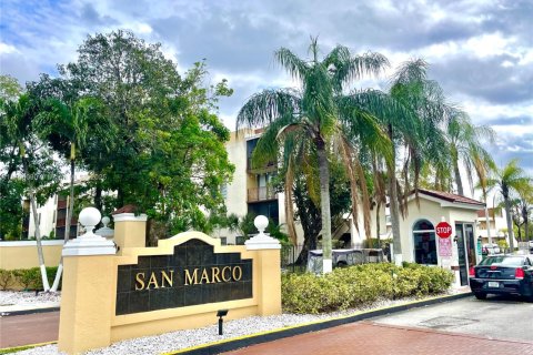 Condominio en venta en Miami, Florida, 1 dormitorio, 63.17 m2 № 1505714 - foto 1