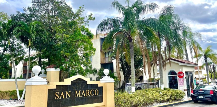 Condominio en Miami, Florida, 1 dormitorio  № 1505714