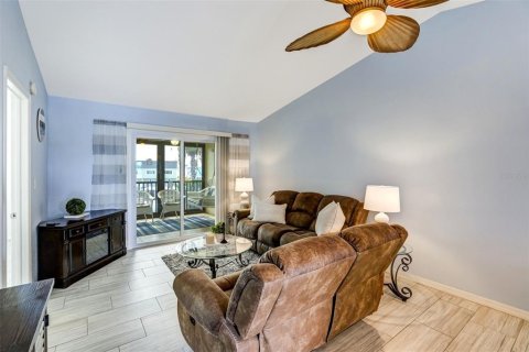 Condo in Dunedin, Florida, 2 bedrooms  № 2267516 - photo 8