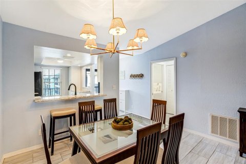 Condo in Dunedin, Florida, 2 bedrooms  № 2267516 - photo 13