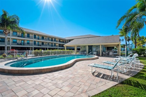 Condo in Dunedin, Florida, 2 bedrooms  № 2267516 - photo 21