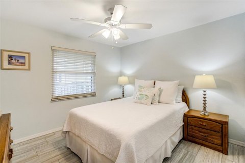 Condo in Dunedin, Florida, 2 bedrooms  № 2267516 - photo 14