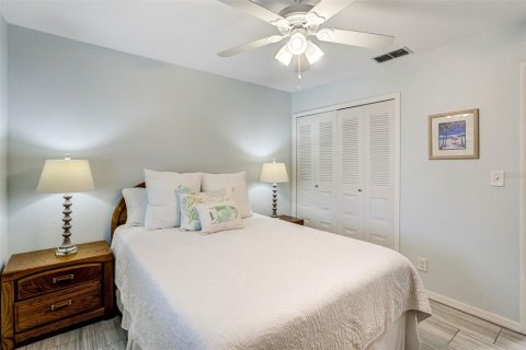 Condo in Dunedin, Florida, 2 bedrooms  № 2267516 - photo 15