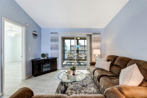 Condo in Dunedin, Florida, 2 bedrooms  № 2267516 - photo 9