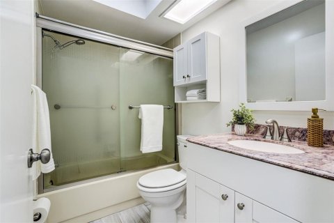 Condo in Dunedin, Florida, 2 bedrooms  № 2267516 - photo 16