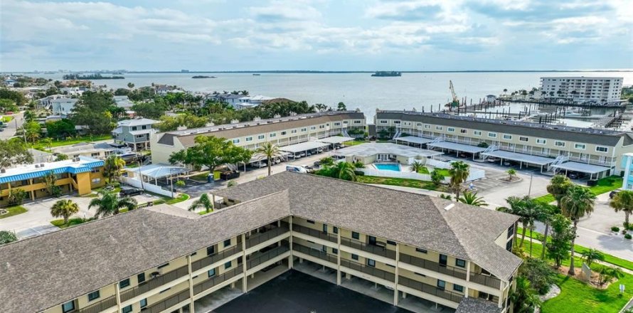 Condo in Dunedin, Florida, 2 bedrooms  № 2267516