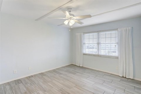 Condo in Dunedin, Florida, 2 bedrooms  № 2267516 - photo 17