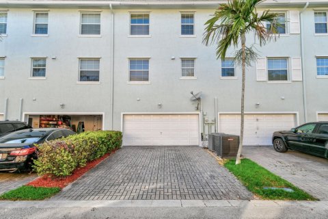 Adosado en alquiler en Jupiter, Florida, 3 dormitorios, 177.26 m2 № 1161678 - foto 1