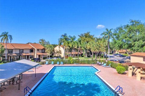 Кондоминиум с 3 спальнями в Коконат Крик, Флорида № 2018521