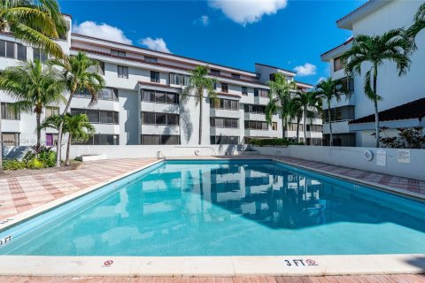 Купить кондоминиум в Майами, Флорида 2 спальни, 76.92м2, № 1961262 - фото 25