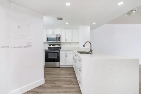 Купить кондоминиум в Майами, Флорида 2 спальни, 76.92м2, № 1961262 - фото 12