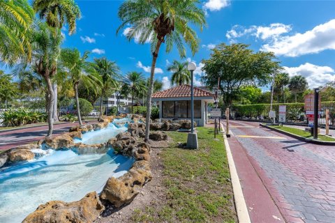 Купить кондоминиум в Майами, Флорида 2 спальни, 76.92м2, № 1961262 - фото 2